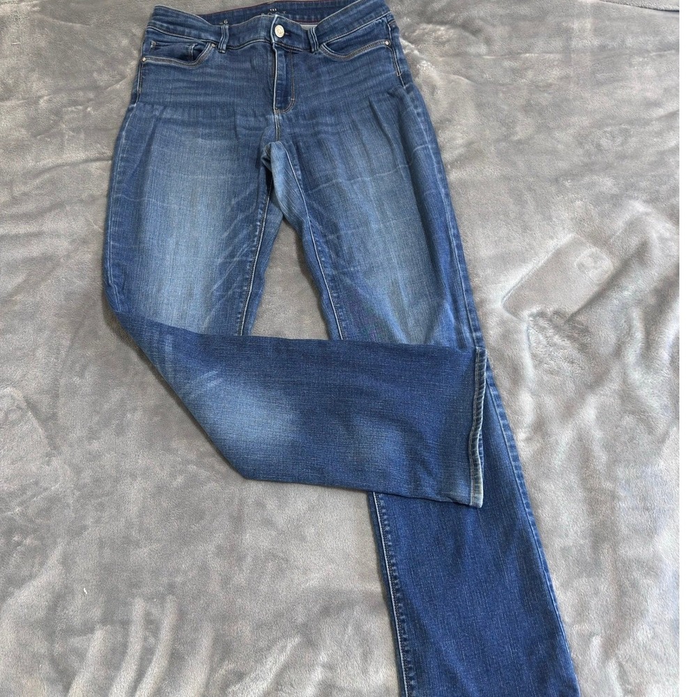 White House Black Market The Boot Mid Rise Bootcut Jeans Women's Size 6 Med Wash